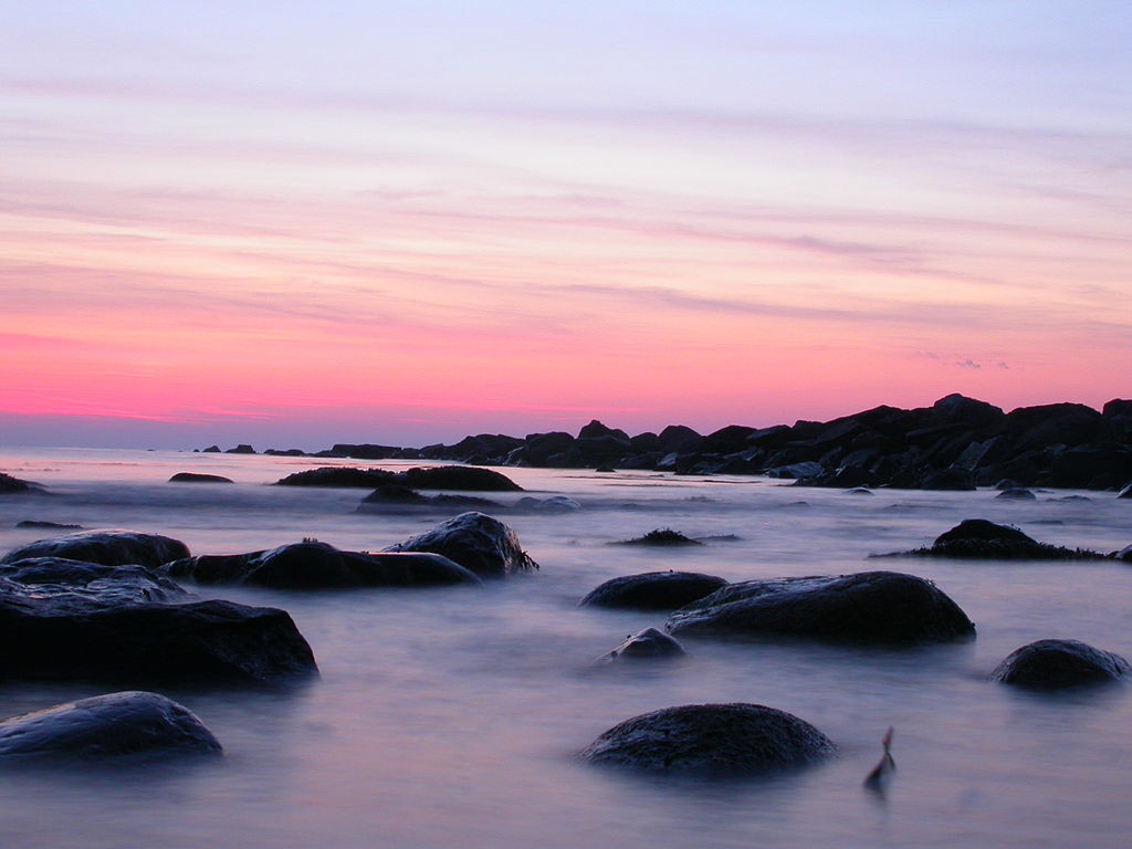 Photo via Wikimedia Commons at http://commons.wikimedia.org/wiki/File%3AOcean_Beach%2C_Early_Morning.jpg